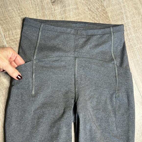 LULULEMON Gray Crop Leggings Zipper Pouch Side Pockets Women’s - Picture 5 of 11